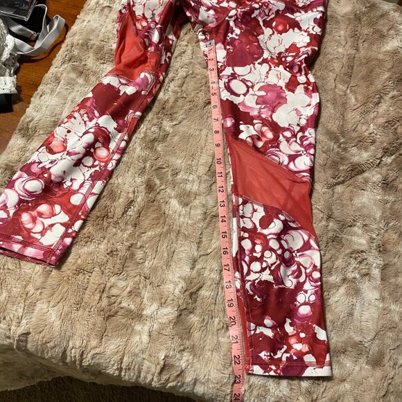 Under Armour Flower Print Compression / Heat Gear Leggings Size Medium - Picture 7 of 11